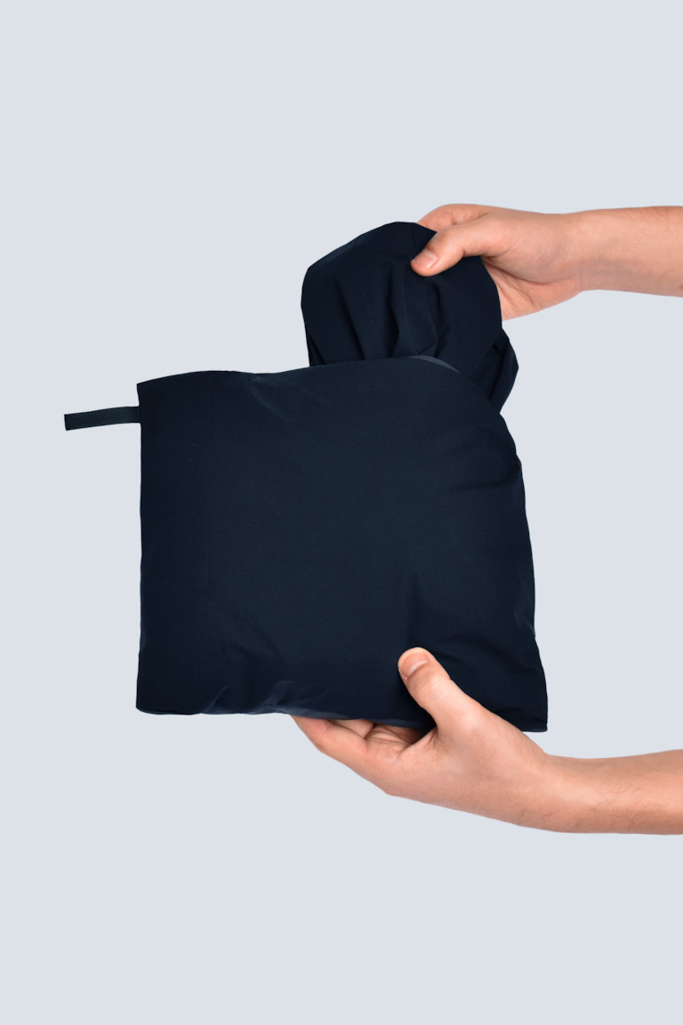 BUKE JK 03 - よりストリートでのスタイリングに合わせやすい、フード付きコーチジャケットタイプ。