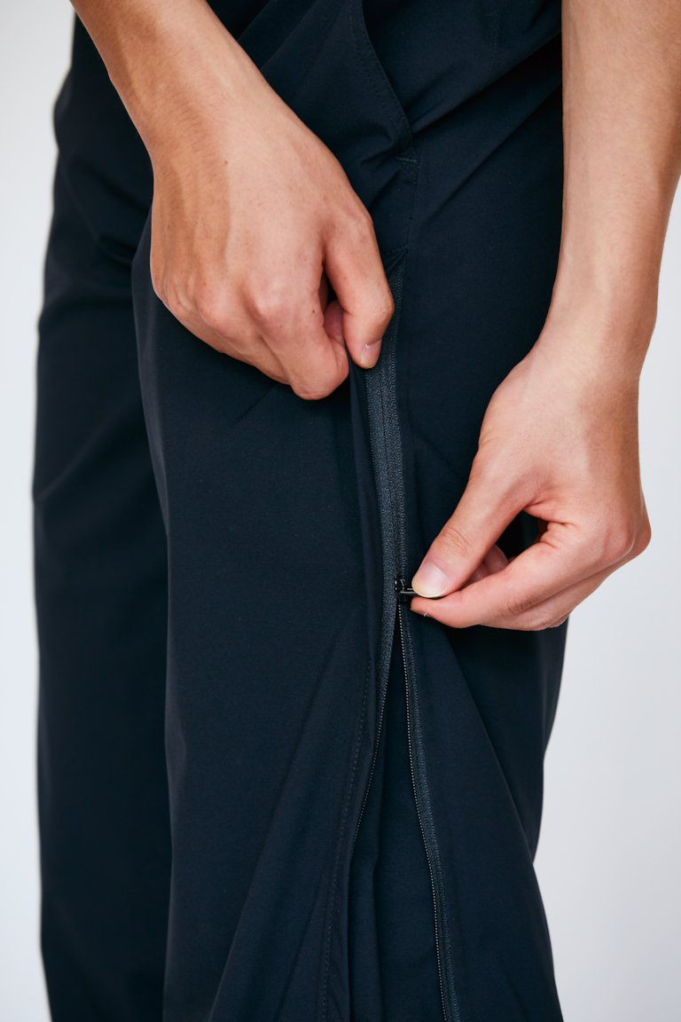 BUKE PT 04 - デザインと機能性を両立させた軽量レインパンツ。