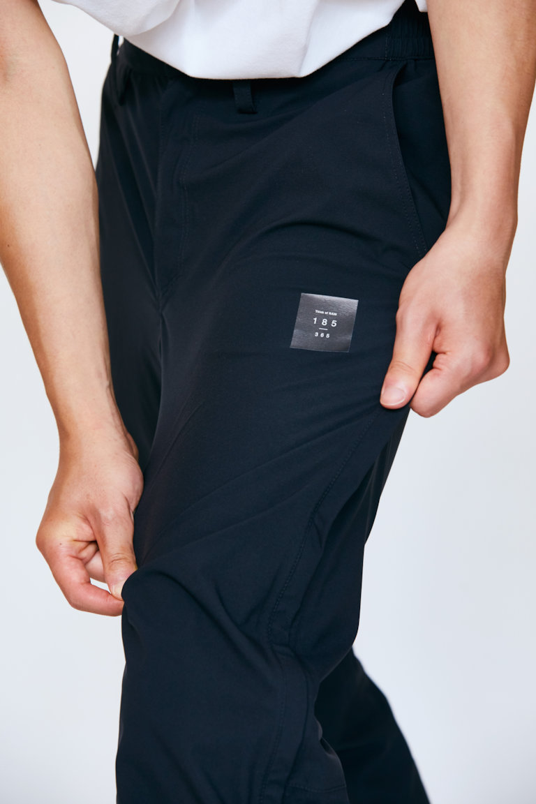 BUKE PT 05 - デザインと機能性を両立させた軽量レインパンツ。