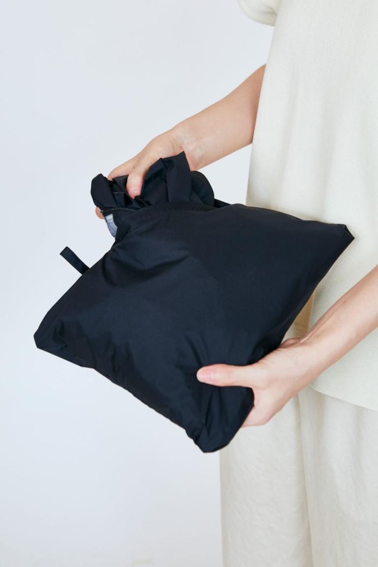 MATSU 06 - 街着やビジネスシーンに合わせやすい、ロング丈のレインコート